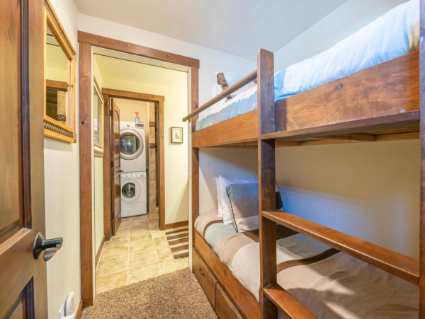 Walk to lift Vacation Condo Three Bedroom in Park City